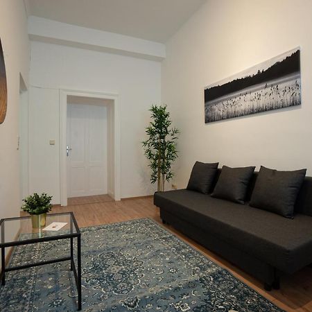 Lovely 1-Bedroom Apartment Next To Praterstern Wenen Buitenkant foto
