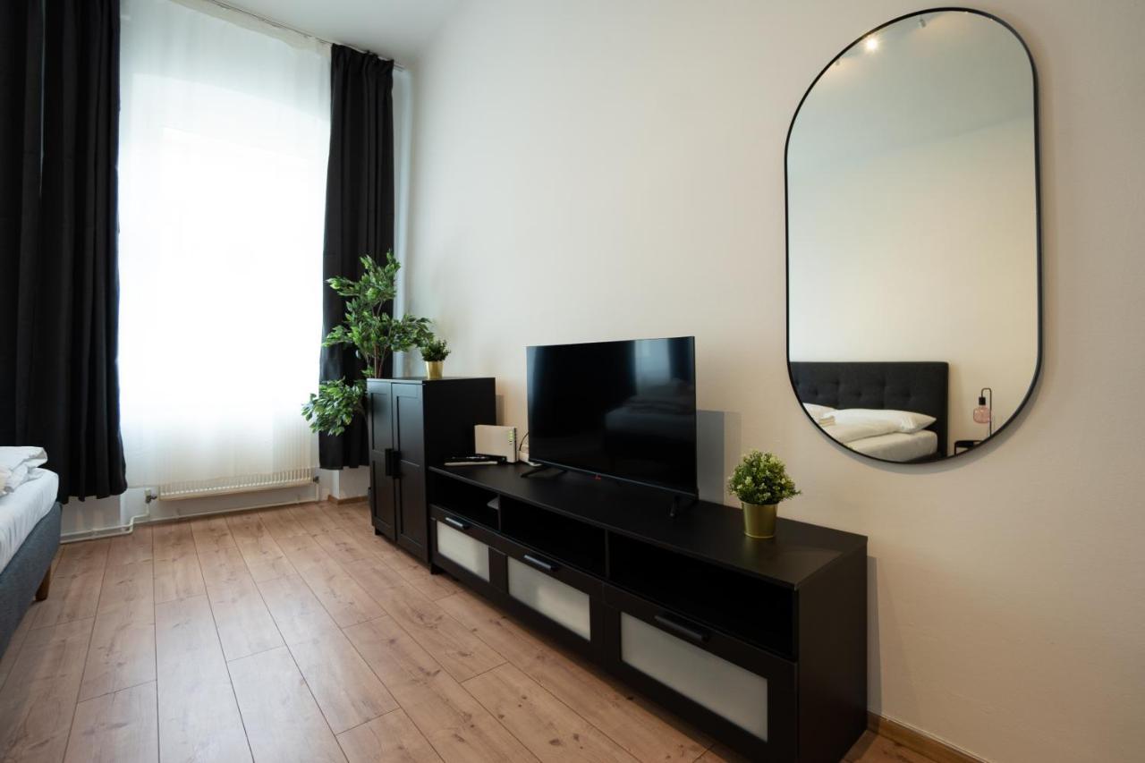 Lovely 1-Bedroom Apartment Next To Praterstern Wenen Buitenkant foto