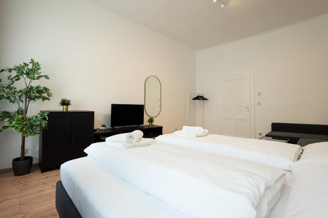 Lovely 1-Bedroom Apartment Next To Praterstern Wenen Buitenkant foto