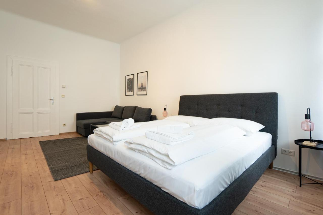 Lovely 1-Bedroom Apartment Next To Praterstern Wenen Buitenkant foto