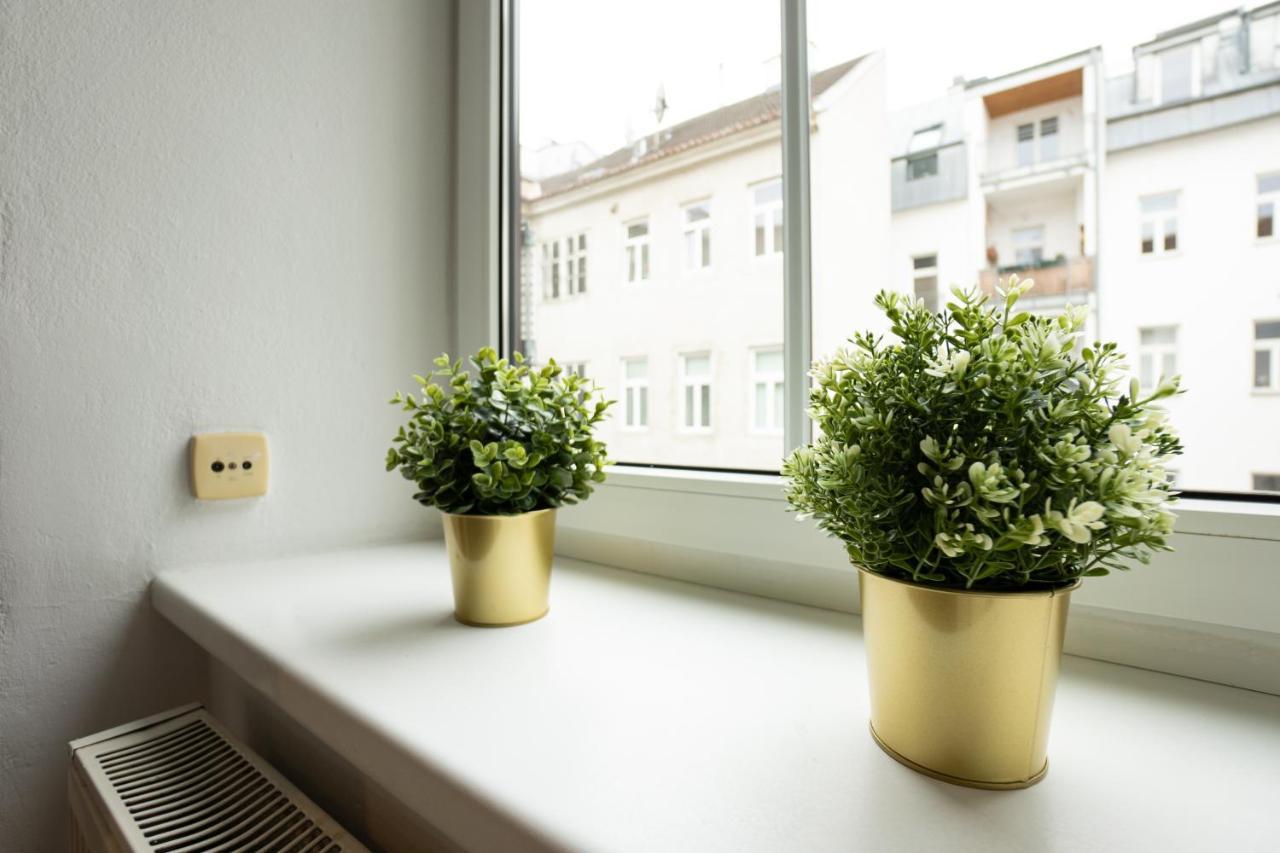 Lovely 1-Bedroom Apartment Next To Praterstern Wenen Buitenkant foto