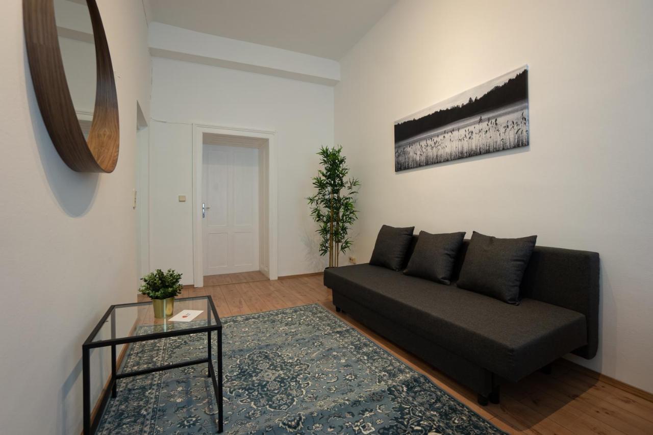 Lovely 1-Bedroom Apartment Next To Praterstern Wenen Buitenkant foto